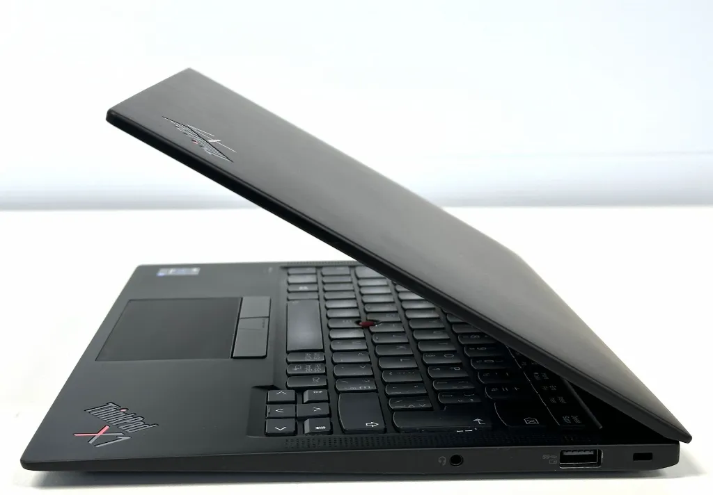 X1CBG9 SIDE VIEW.webp